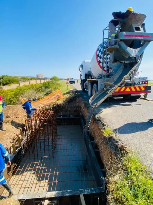 Civil Projects 2, N2 signposts in the Mossel Bay area.
