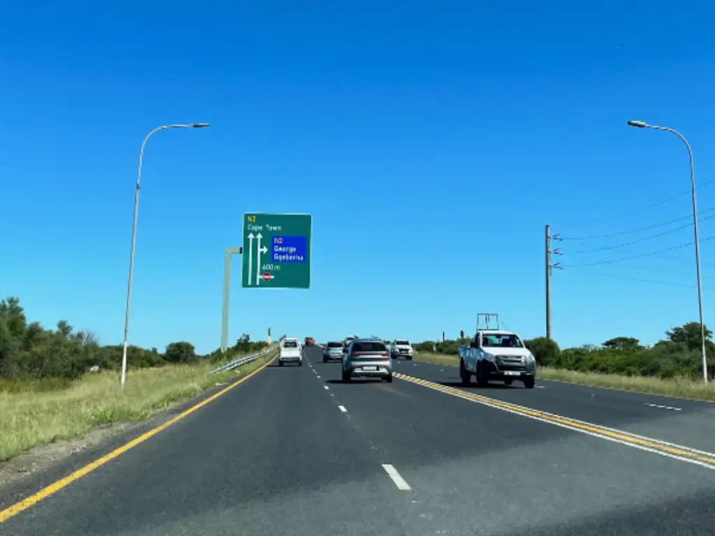 Civil Projects 7, N2 signposts in the Mossel Bay area.
