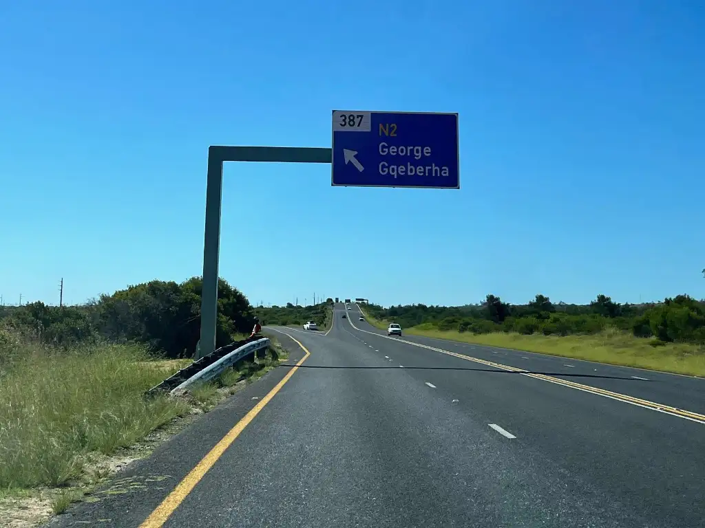 Civil Projects 10, N2 signposts in the Mossel Bay area.
