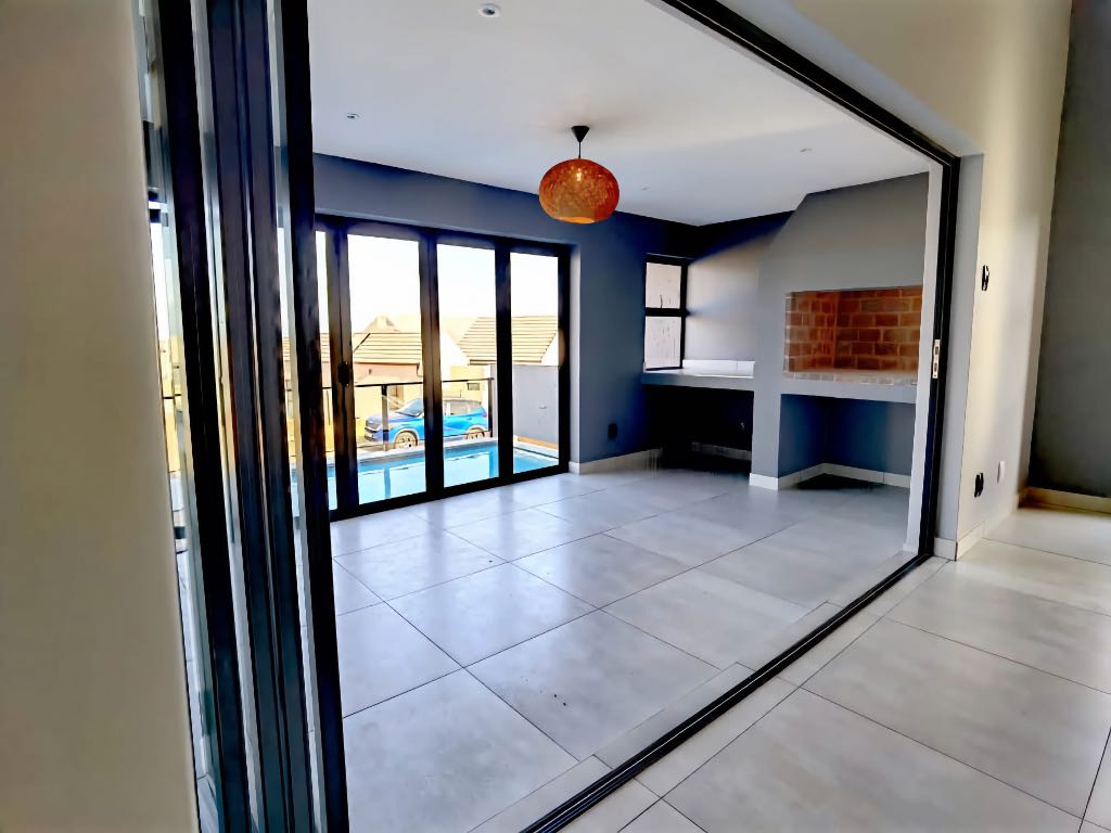 Open spaces invite nature inside.